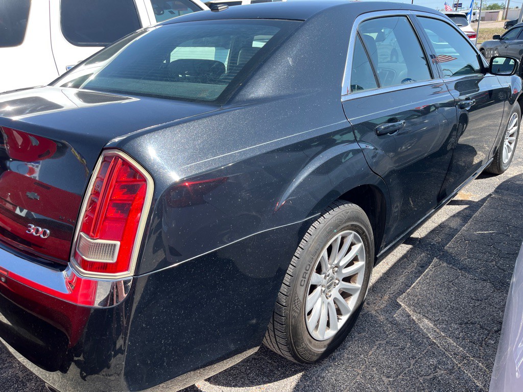 2013 Chrysler 300 Image 3