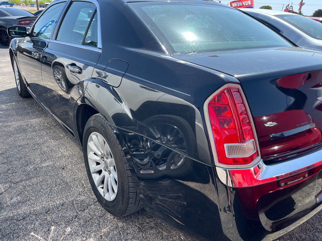 2013 Chrysler 300 Image 4