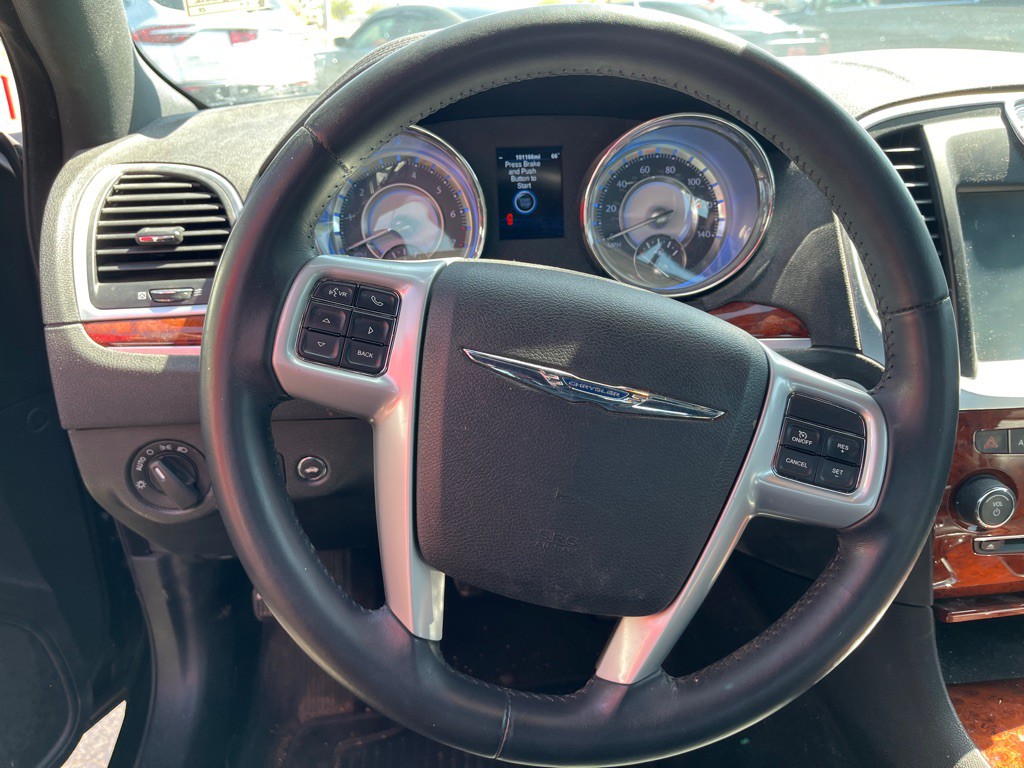 2013 Chrysler 300 Image 6