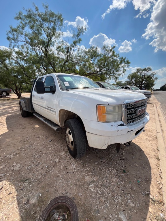 2013 GMC Sierra Image 2