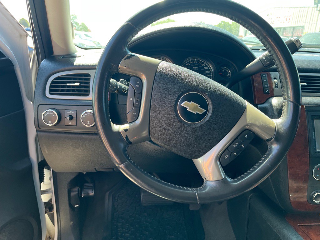 2009 Chevrolet Suburban Image 6