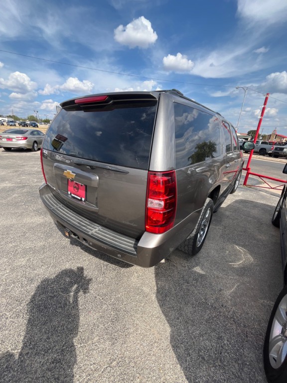 2014 Chevrolet Suburban Image 3