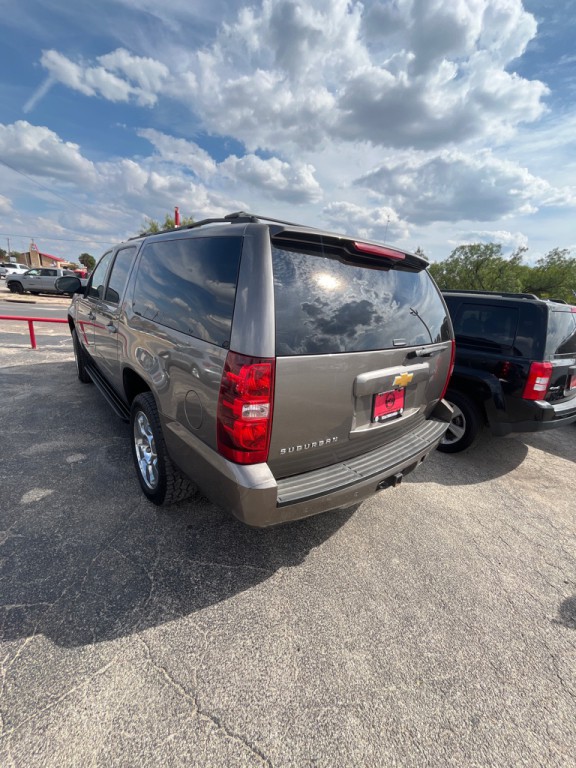 2014 Chevrolet Suburban Image 4