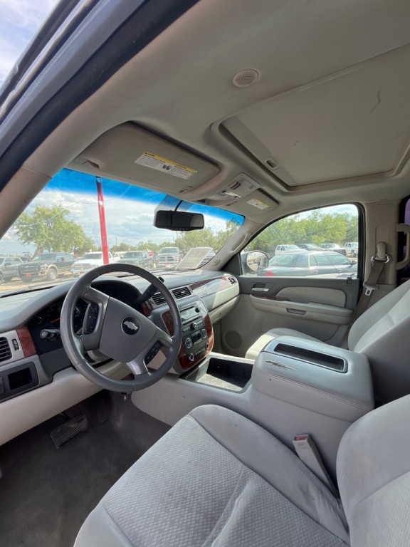 2014 Chevrolet Suburban Image 5