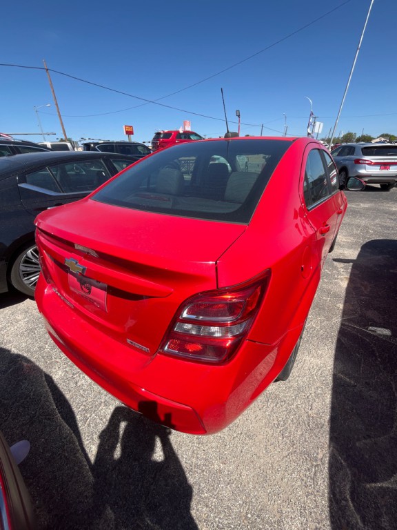 2017 Chevrolet Sonic Image 3