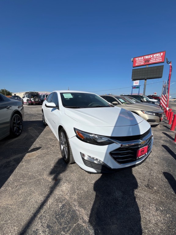 2022 Chevrolet Malibu Image 2