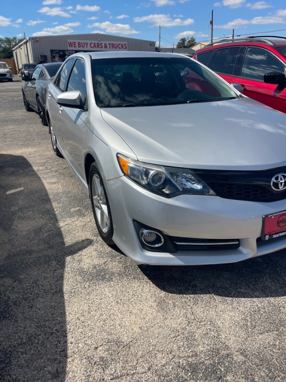 2013 Toyota Camry Image 2