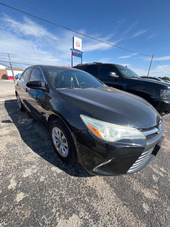 2016 Toyota Camry Image 2