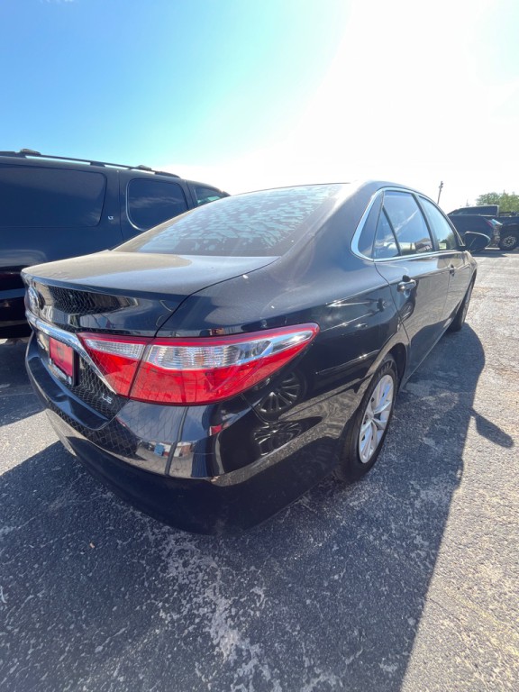 2016 Toyota Camry Image 3