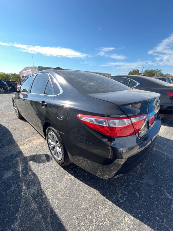2016 Toyota Camry Image 4