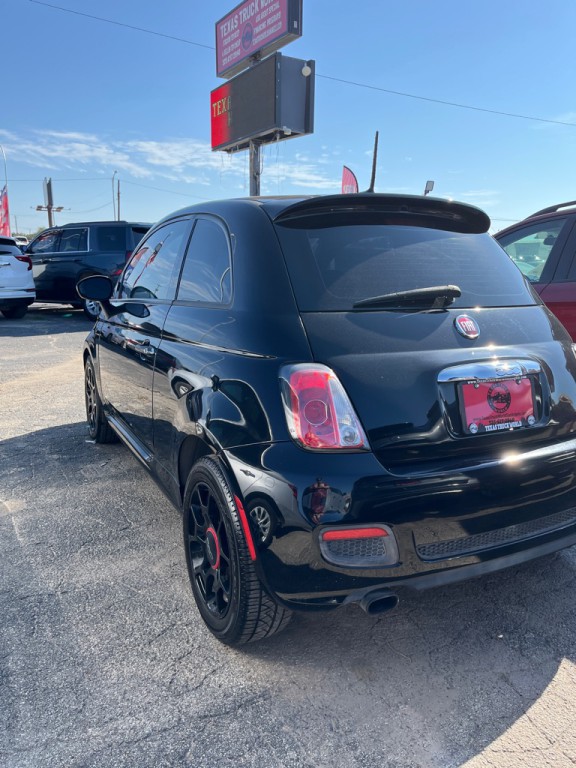 2015 FIAT 500 Image 4