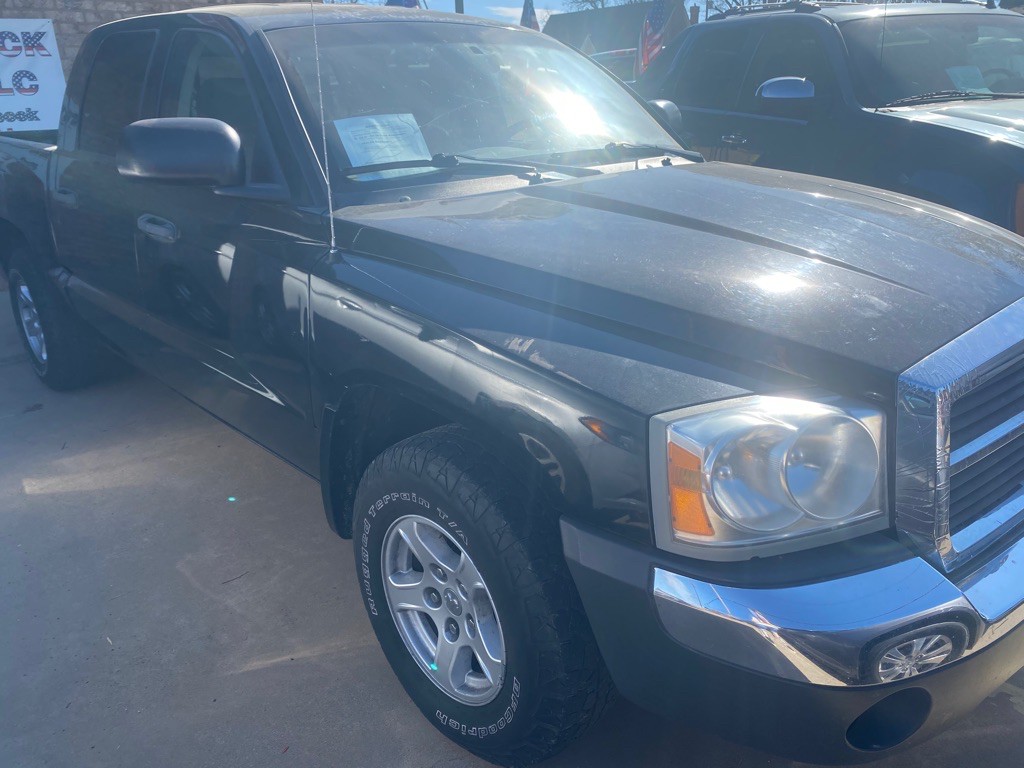 2005 Dodge Dakota Image 2