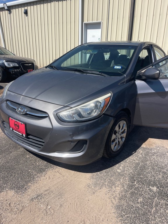 2015 Hyundai Accent Image 1