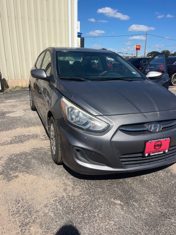 2015 Hyundai Accent Image 2