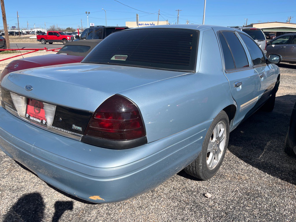 2011 Ford Crown Victoria Image 3