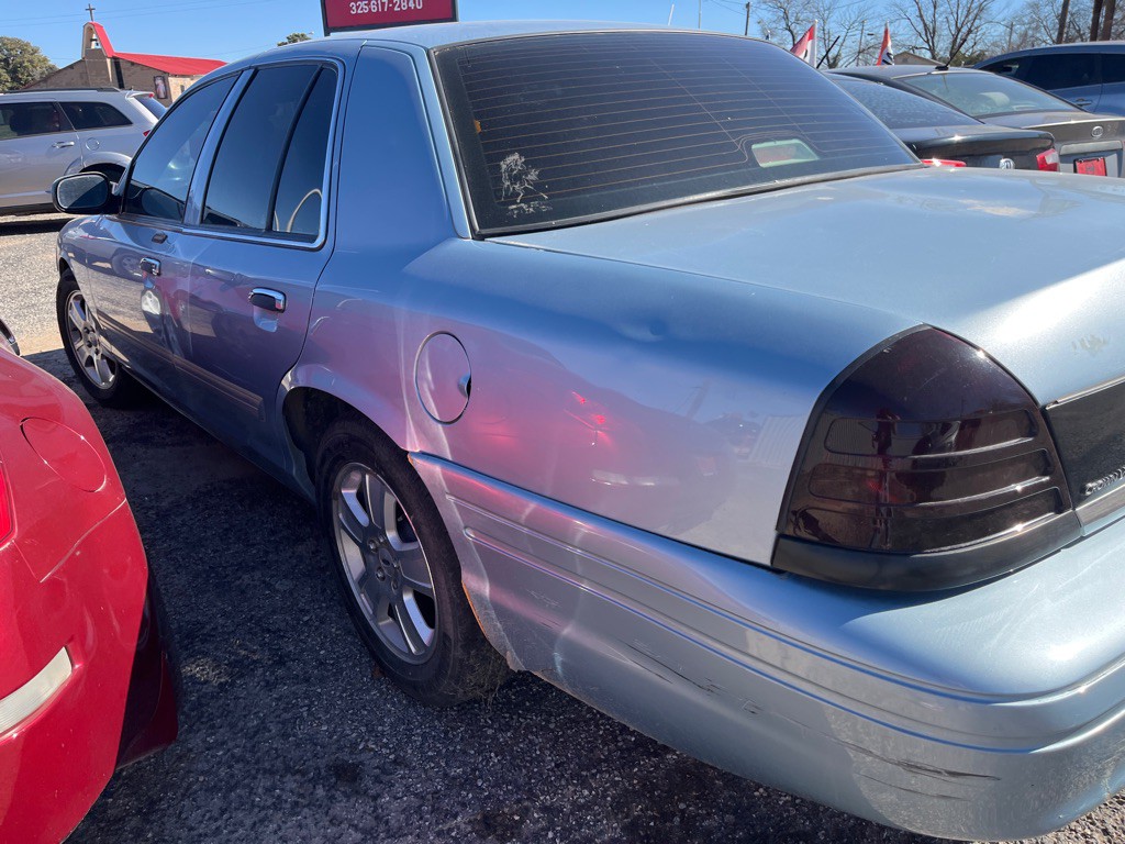 2011 Ford Crown Victoria Image 4