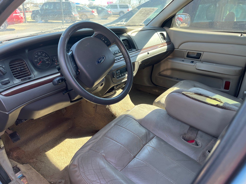 2011 Ford Crown Victoria Image 5