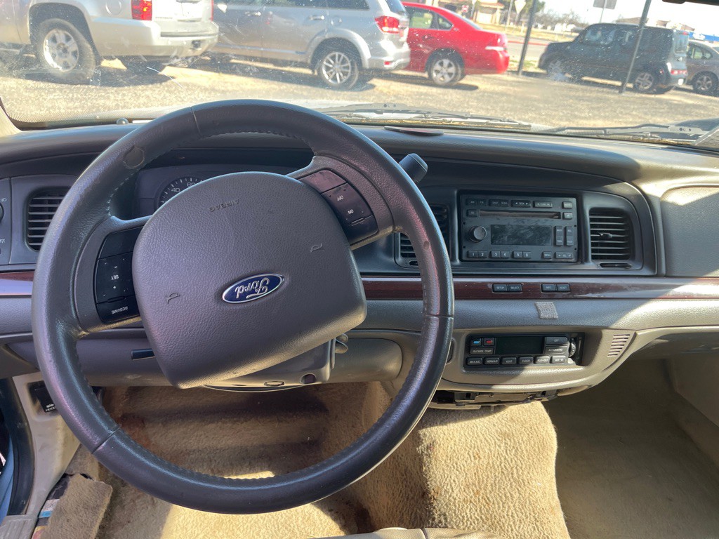 2011 Ford Crown Victoria Image 6