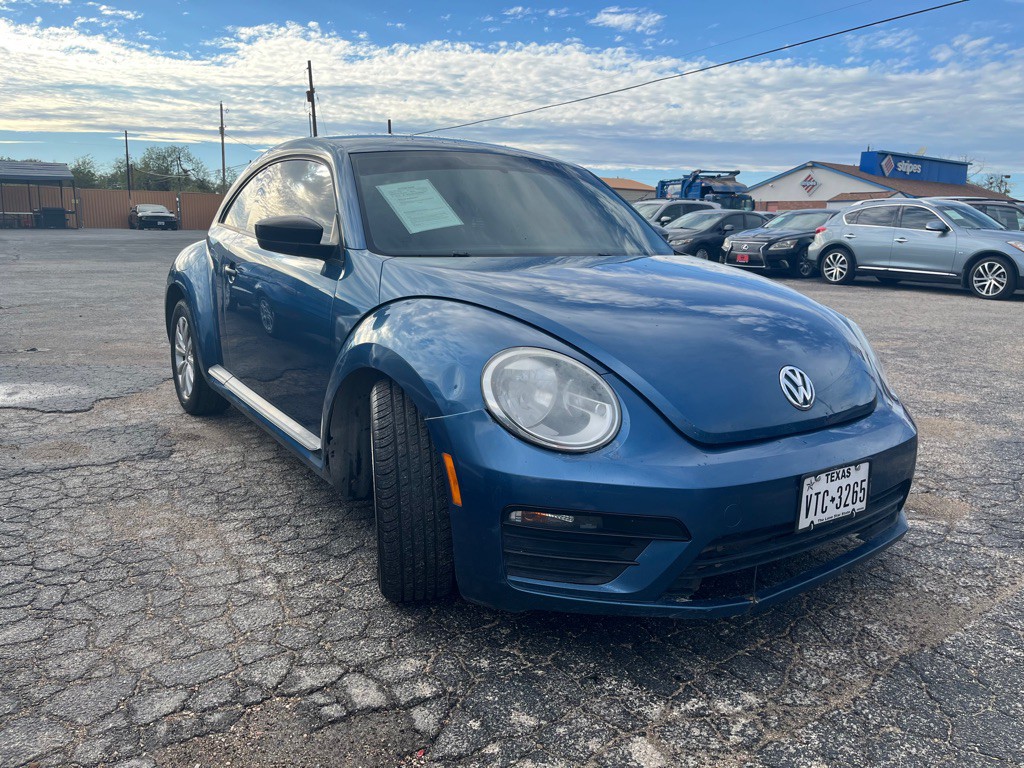 2017 Volkswagen Beetle Image 2