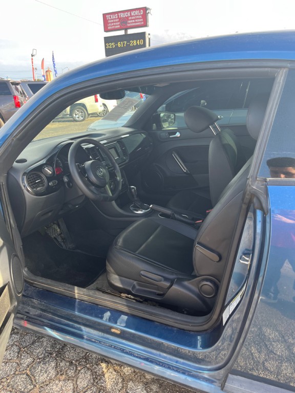 2017 Volkswagen Beetle Image 6