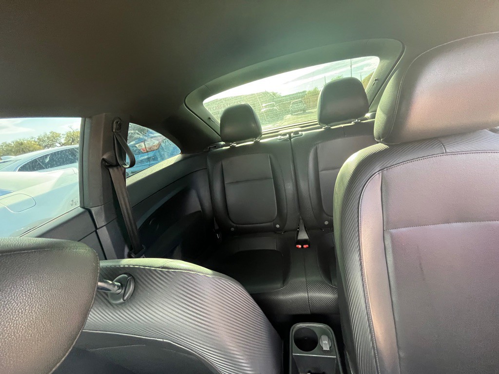 2017 Volkswagen Beetle Image 7