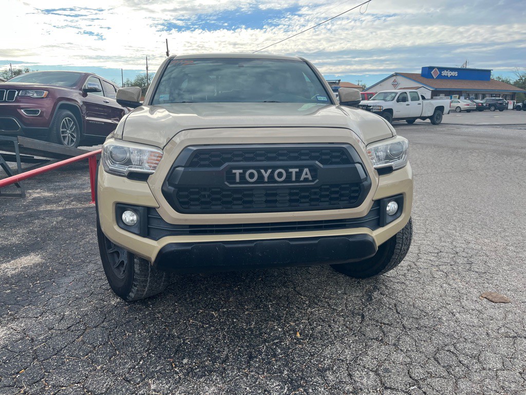 2016 Toyota Tacoma Image 1