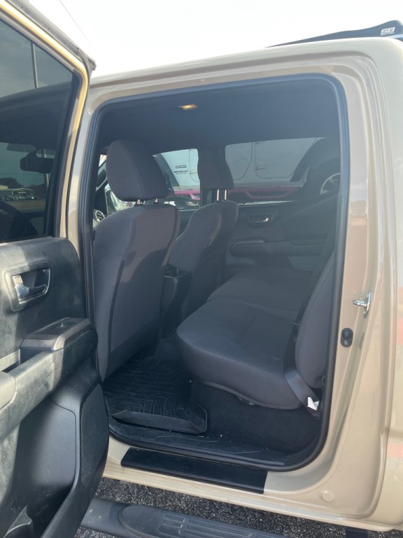 2016 Toyota Tacoma Image 8