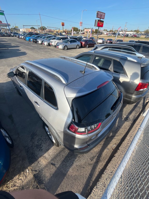 2019 Jeep Cherokee Image 3