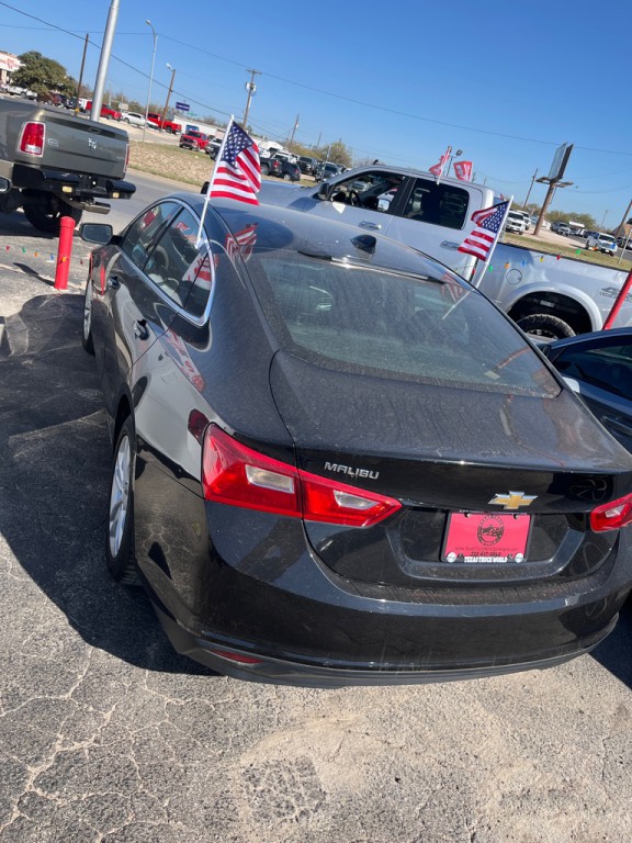 2018 Chevrolet Malibu Image 2