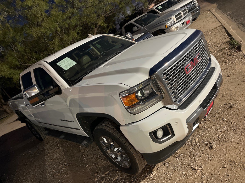 2015 GMC Sierra Image 2