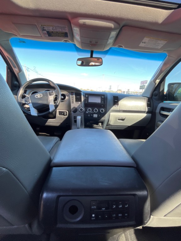 2014 Toyota Sequoia Image 7