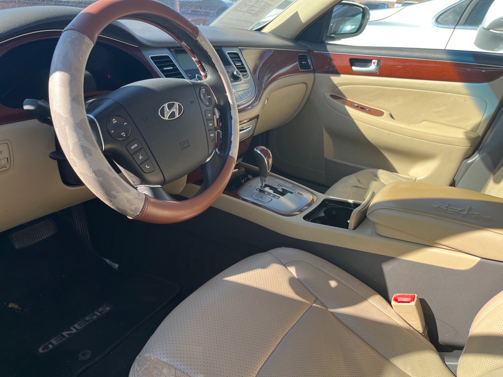 2012 Hyundai Genesis Image 5