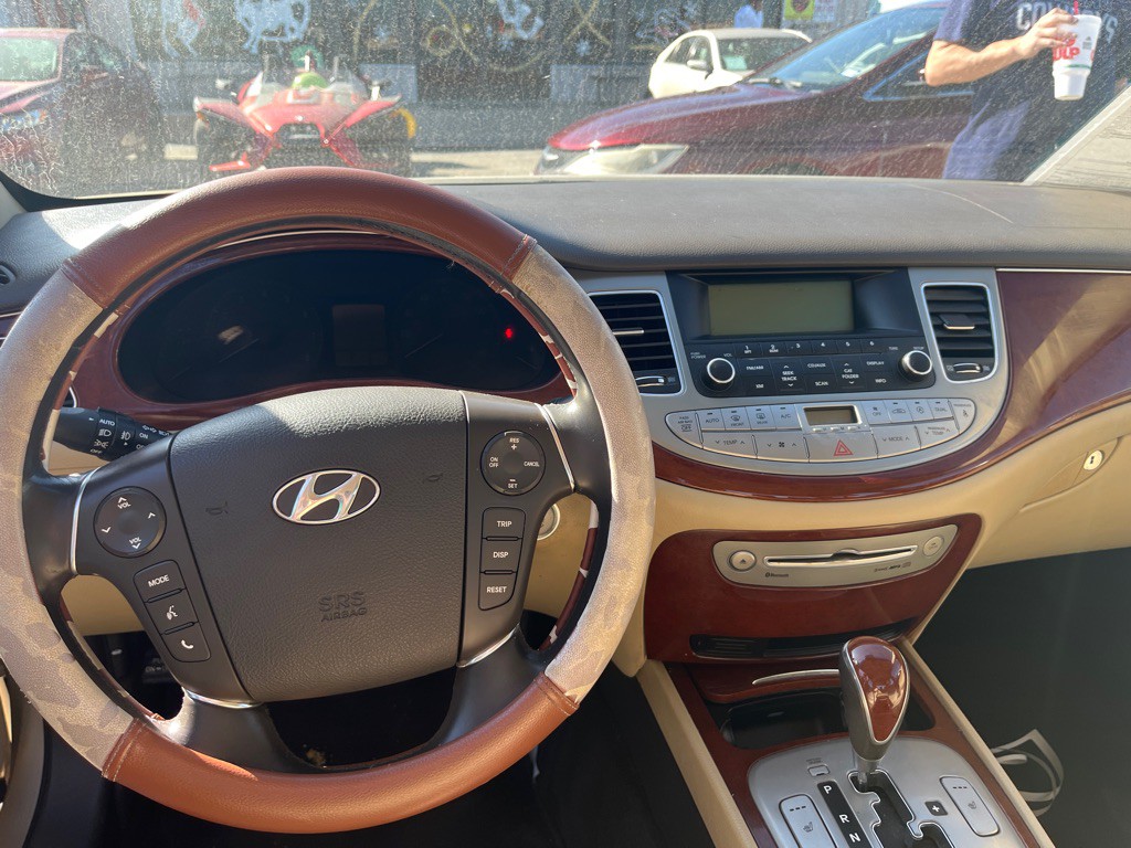 2012 Hyundai Genesis Image 6