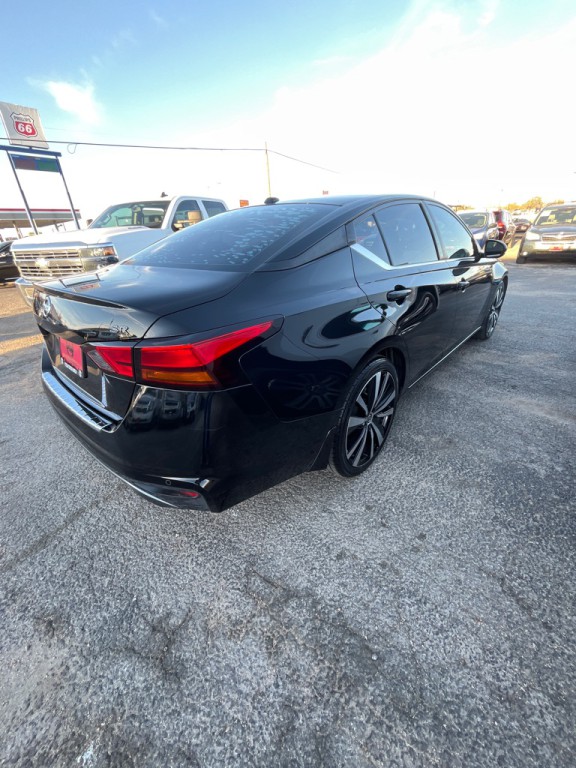 2021 Nissan Altima Image 3