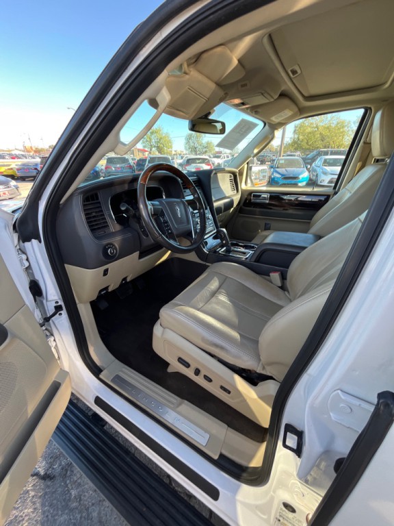 2017 Lincoln Navigator Image 5
