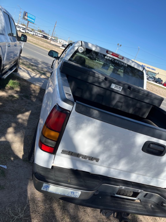 2005 GMC Sierra Image 3