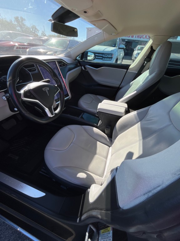 2014 Tesla Model S Image 5