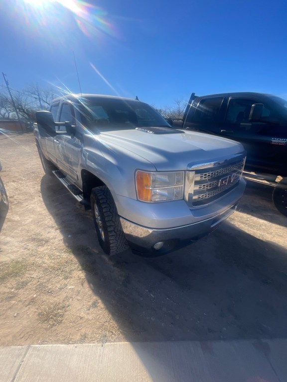 2011 GMC Sierra Image 2
