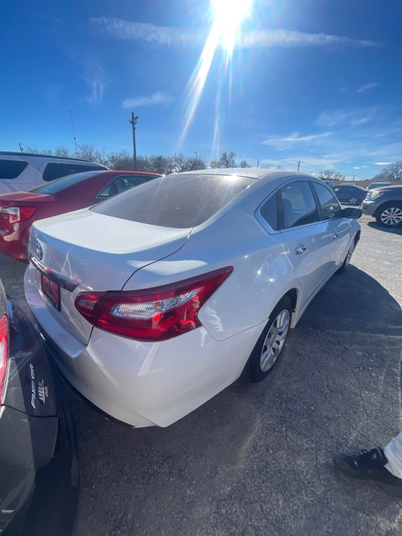 2017 Nissan Altima Image 2