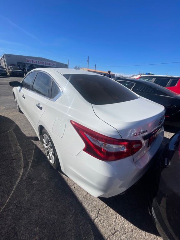 2017 Nissan Altima Image 3