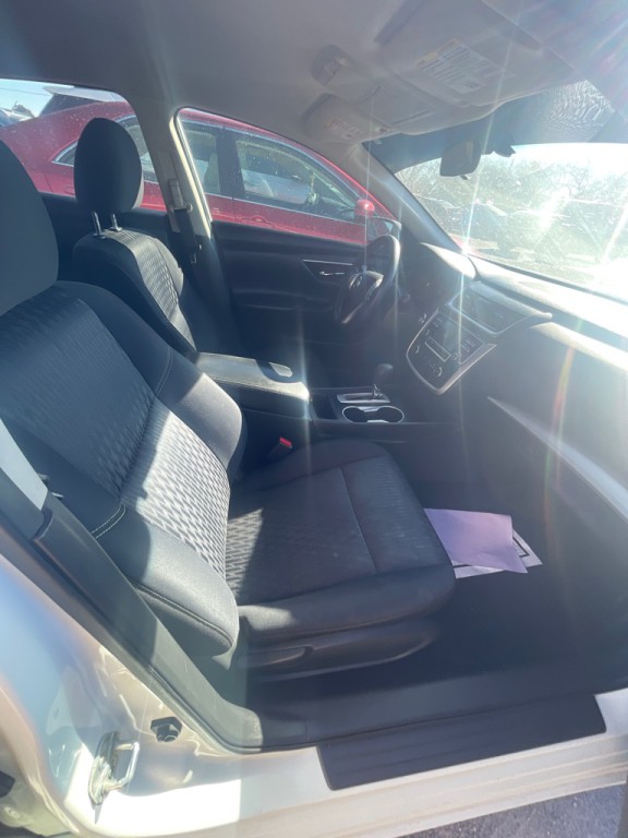 2017 Nissan Altima Image 4