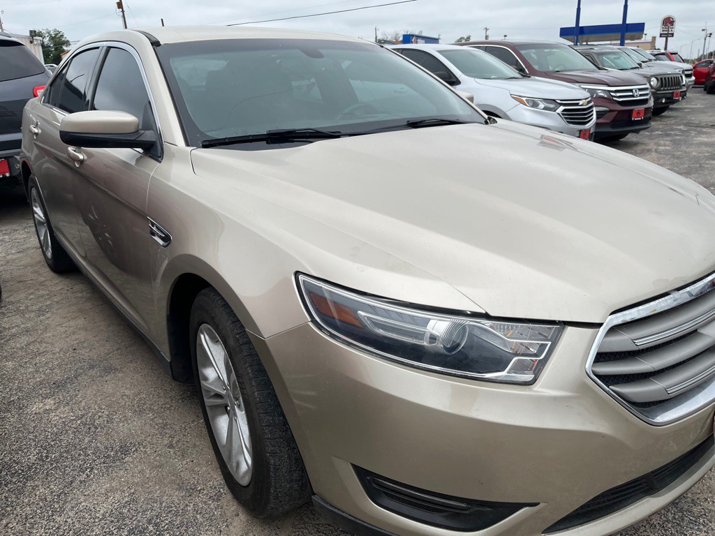 2017 Ford Taurus Image 2