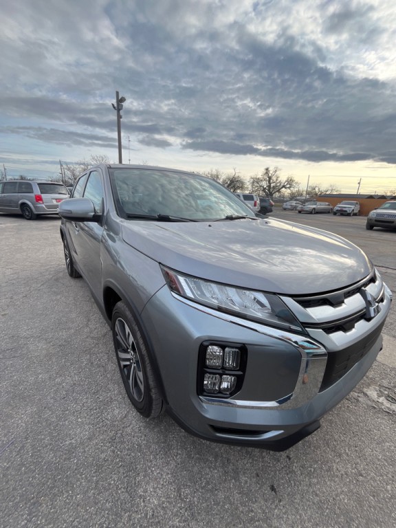 2020 Mitsubishi Outlander Image 2