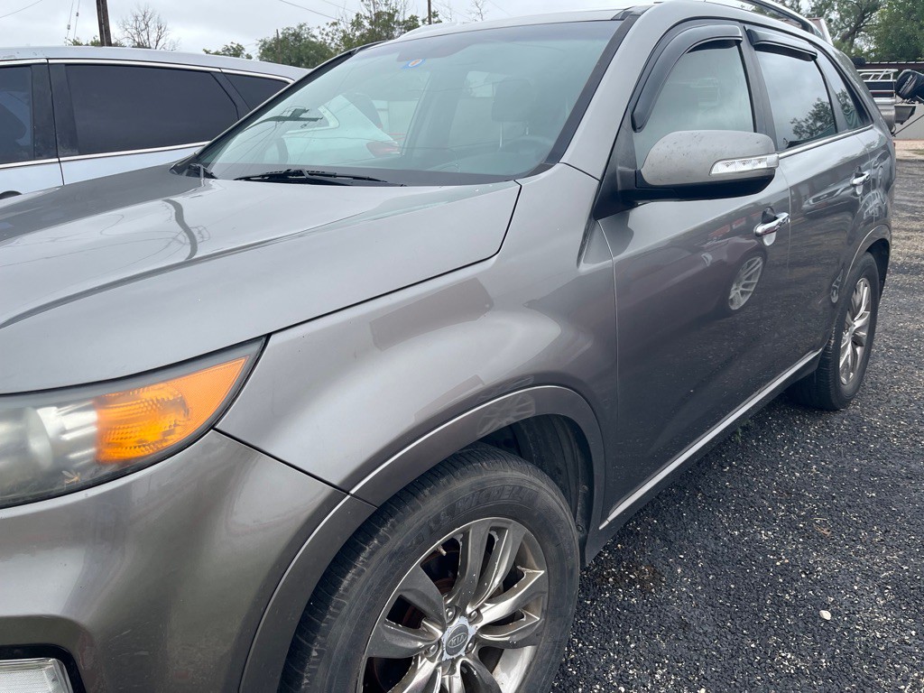 2011 Kia Sorento Image 2