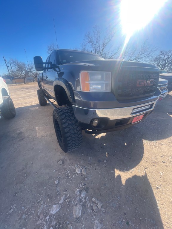 2011 GMC Sierra Image 2
