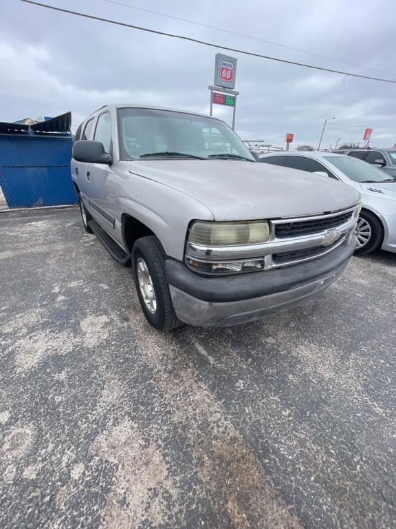 2004 Chevrolet Tahoe Image 2