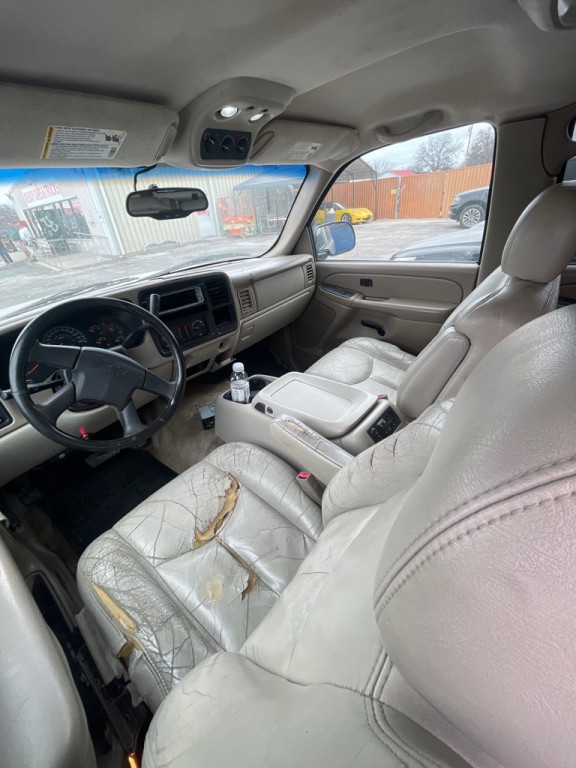 2004 Chevrolet Tahoe Image 5