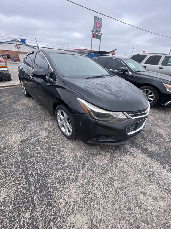 2016 Chevrolet Cruze Image 2