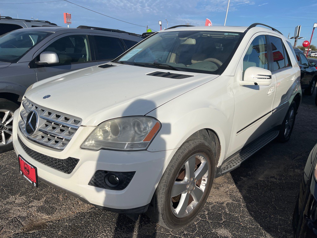 2011 Mercedes-Benz M-Class Image 1