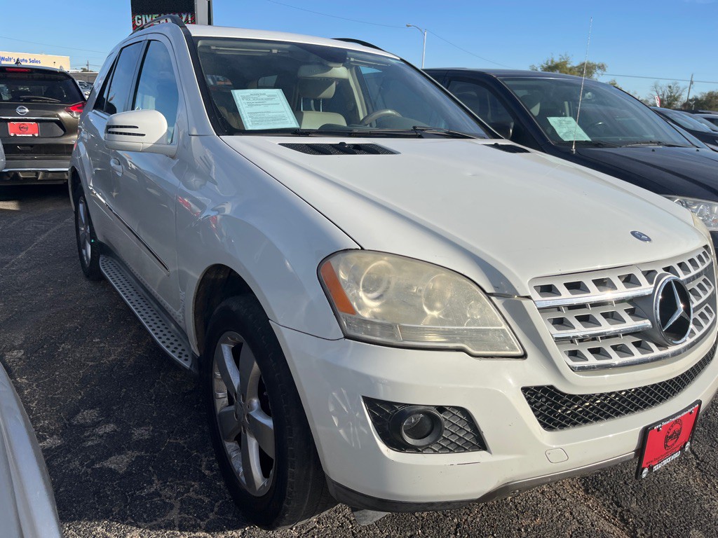 2011 Mercedes-Benz M-Class Image 2